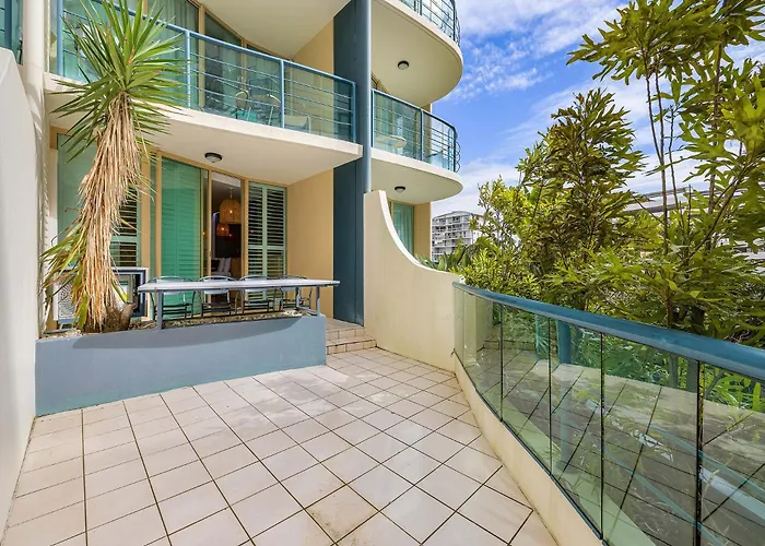 Landmark Resort Renovated Beach Apartment